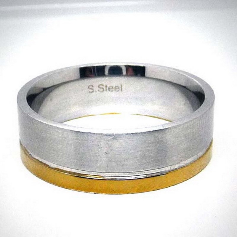 STR011 Ringe aus Edelstahl maat m. schmalem Goldstreifen