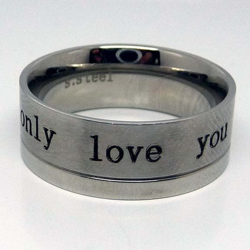STR020 Ringe aus Edelstahl gestreift mit schwarzer Schrift Only love you