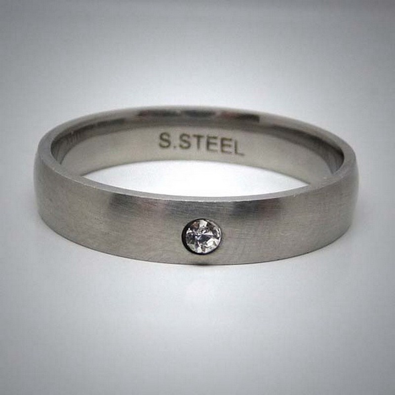 STR052 Ringe aus Edelstahl matt 1 Stein