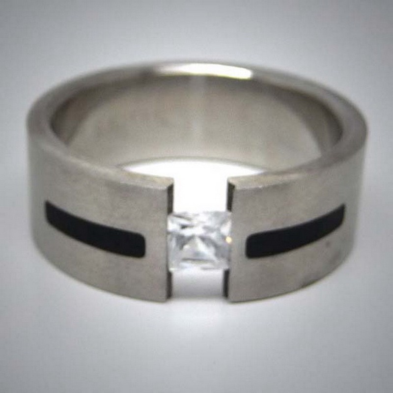 STR073 Ringe aus Edelstahl durchbrochen m. 1 viereckigem Stein u. schwarzen streifen