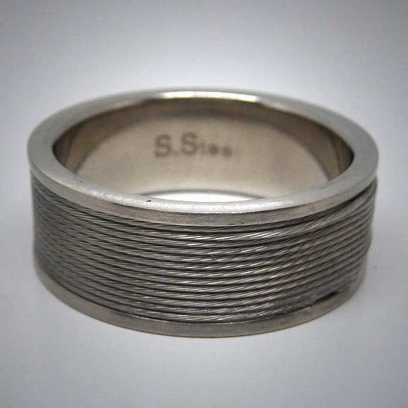STR075 Ringe aus Edelstahl m. silbernem Edelstahlseil umwickelt