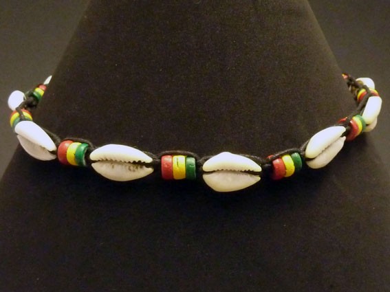 M005_3 Surferketten, Ketten aus Kauri Muscheln in Reihe Rasta 