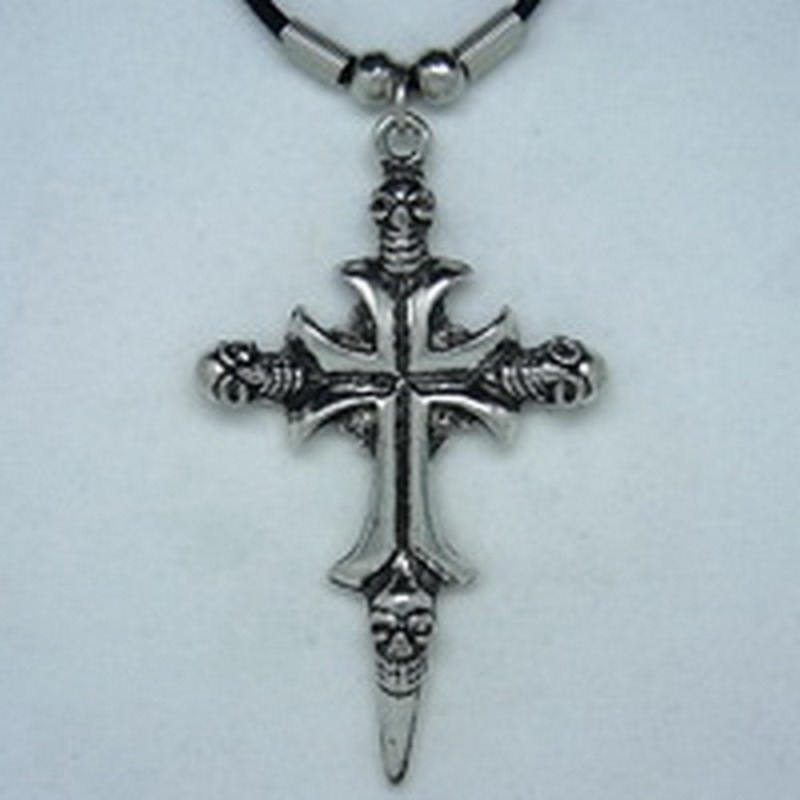 MK037 Ketten Kreuz mit Totenköpfen