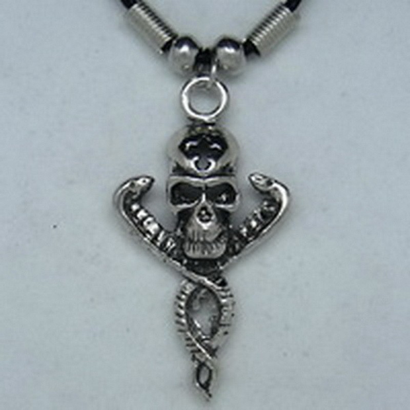 MK052 Ketten Totenkopf mit Schlangen