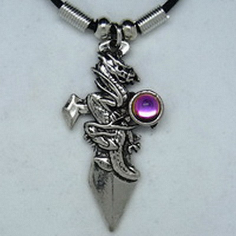 MK057 Ketten Drache mit Dolch und Stein
