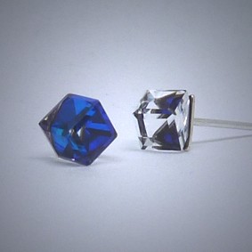 OS162 Ohrstecker aus Silber Würfel Swarovski kristal blau k.