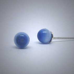 OS173 Ohrstecker aus Silber kugel blau cateye