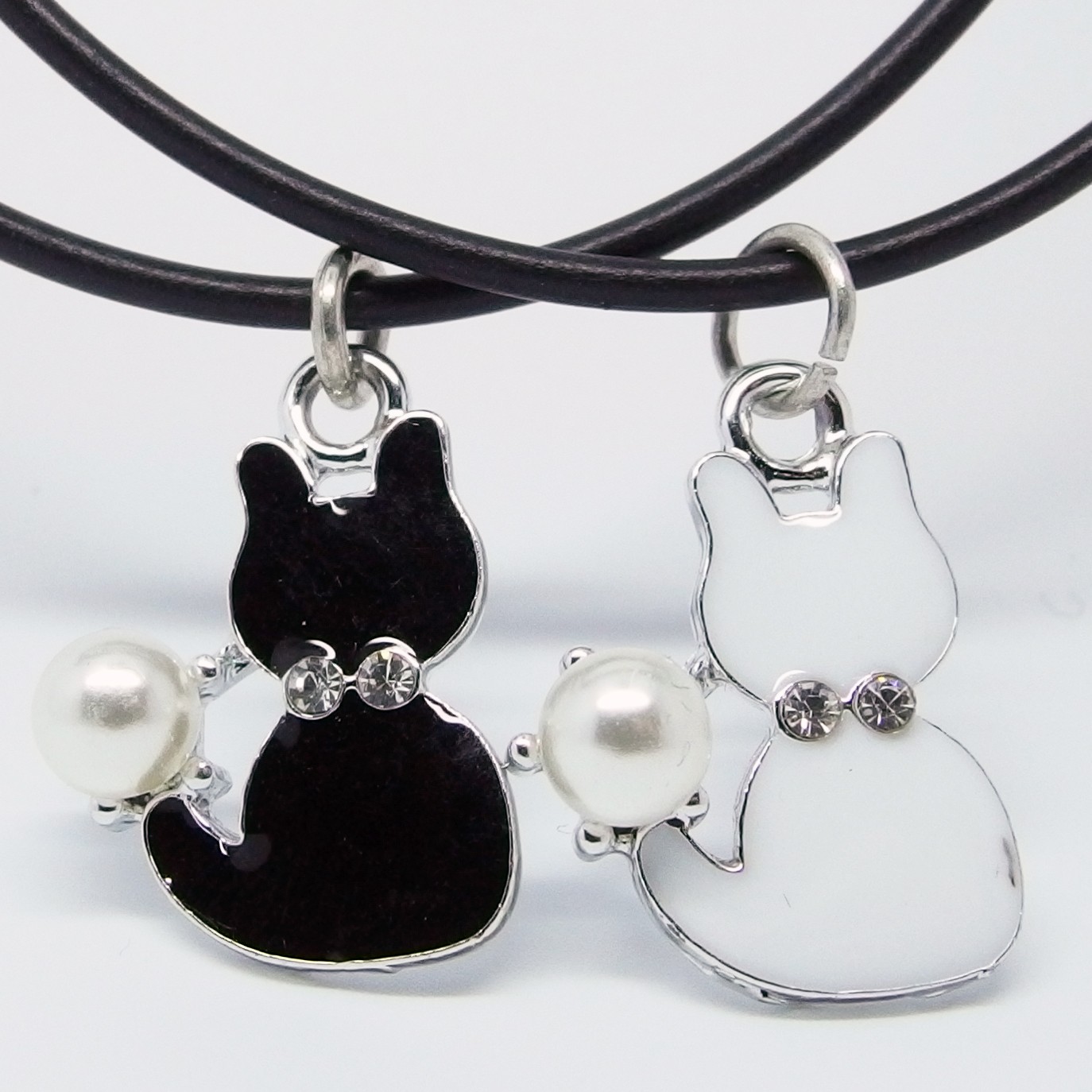 KC009 - Modeschmuck Ketten Katzen schwarz u. weiss