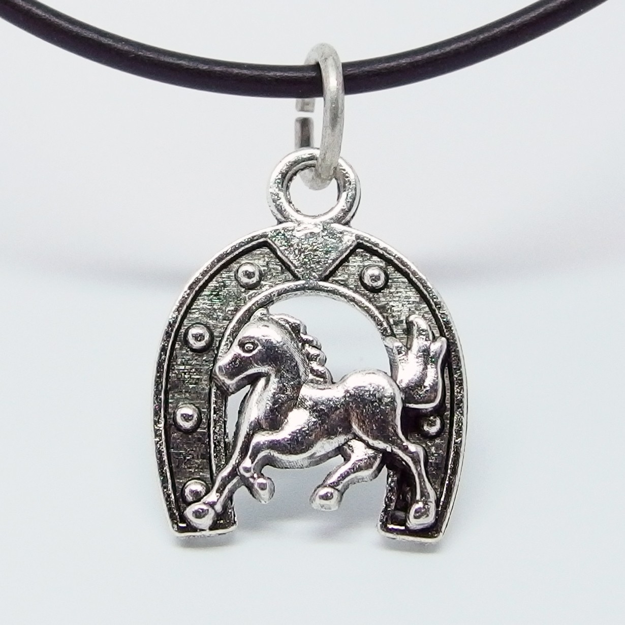  KC008 - Modeschmuck Ketten Hufeisen m. Pferd klein