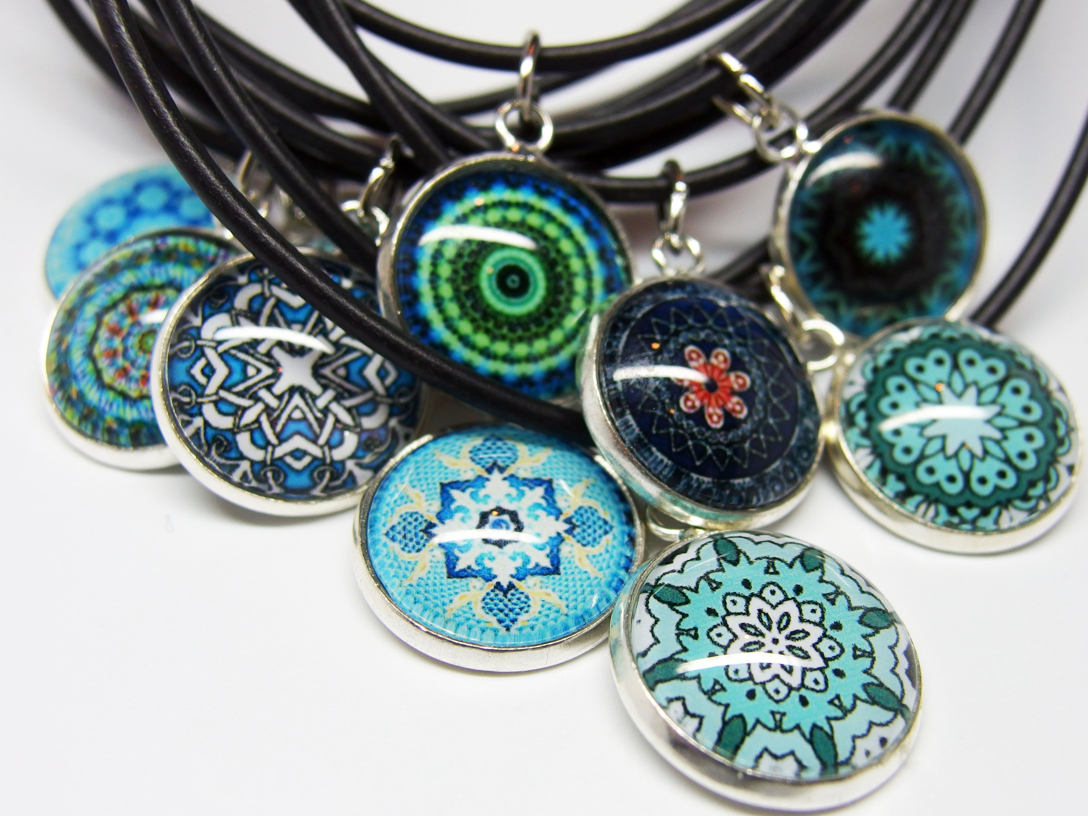  KC019 - Modeschmuck Ketten Mandala blau