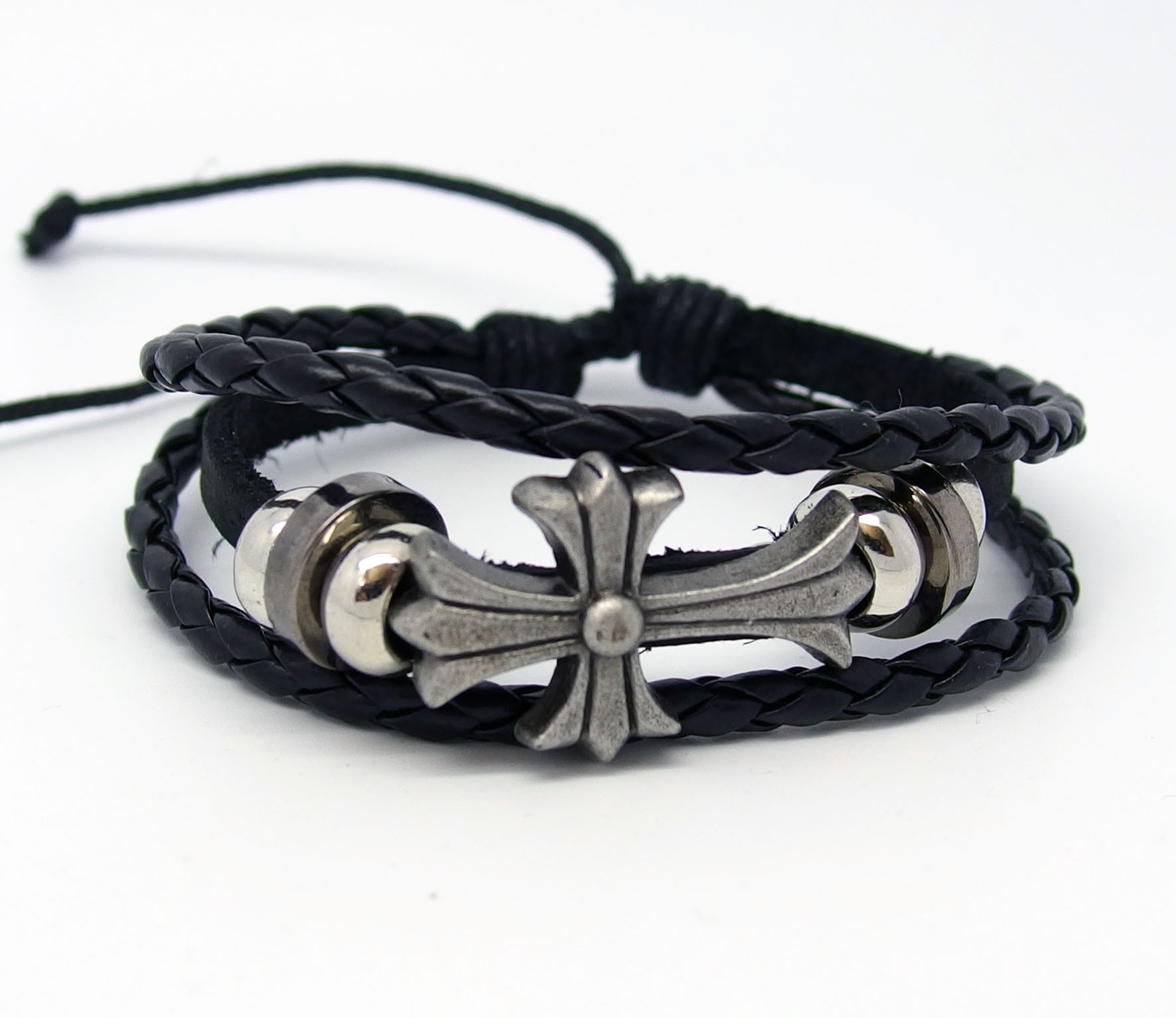 AB103a - Lederarmbänder 3 reihig schwarz m. Kreuz