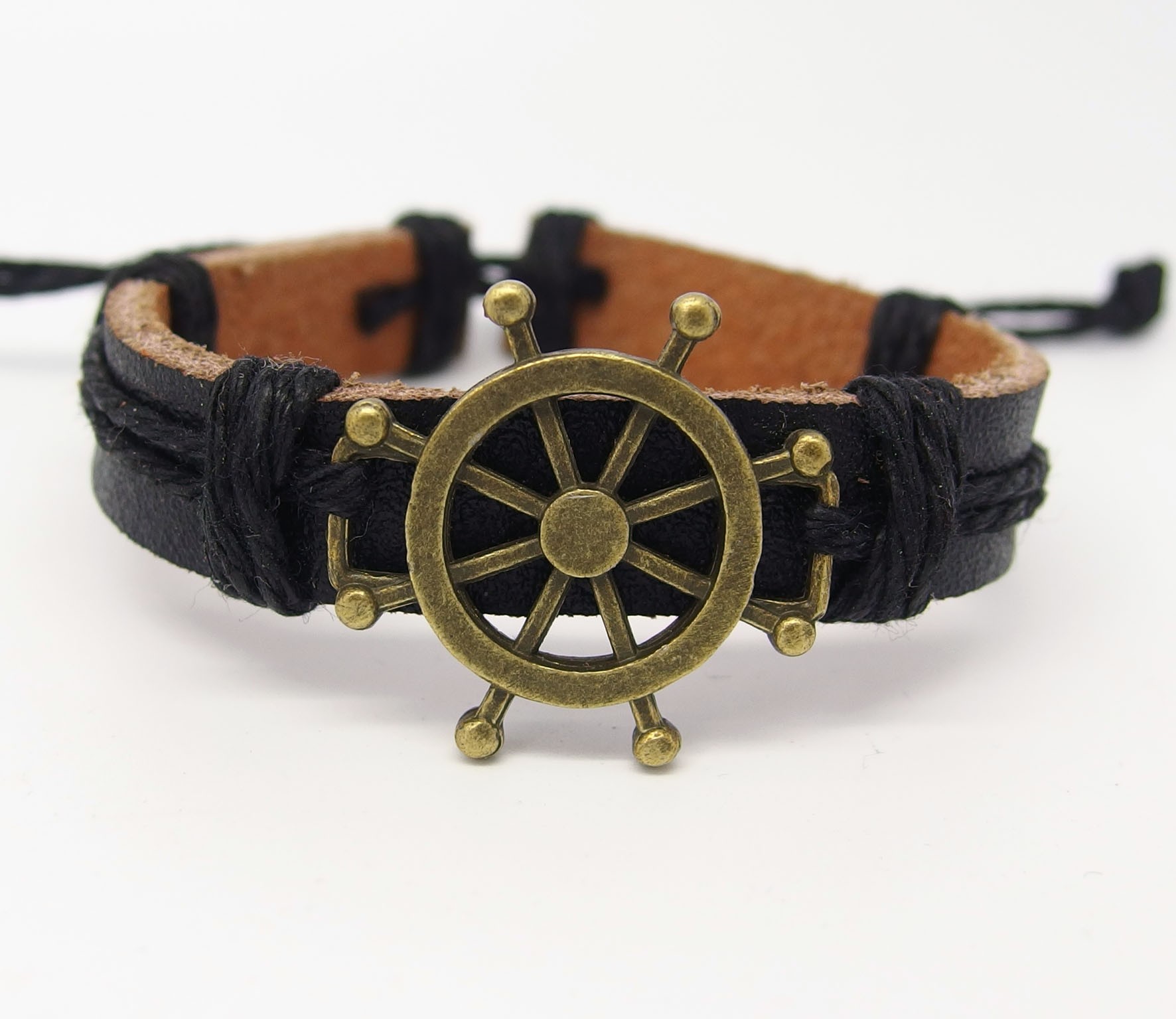 AB068 - Lederarmbänder mit Steuerrad
