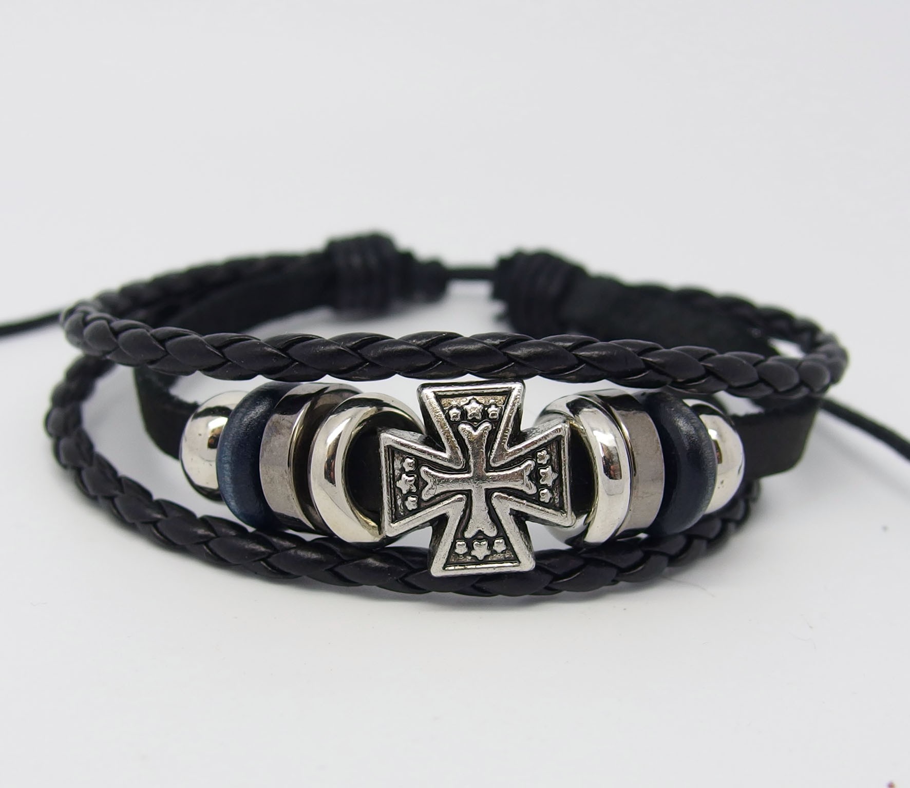 AB084a - Lederarmbänder 3 reihig mit kleinem Kreuz