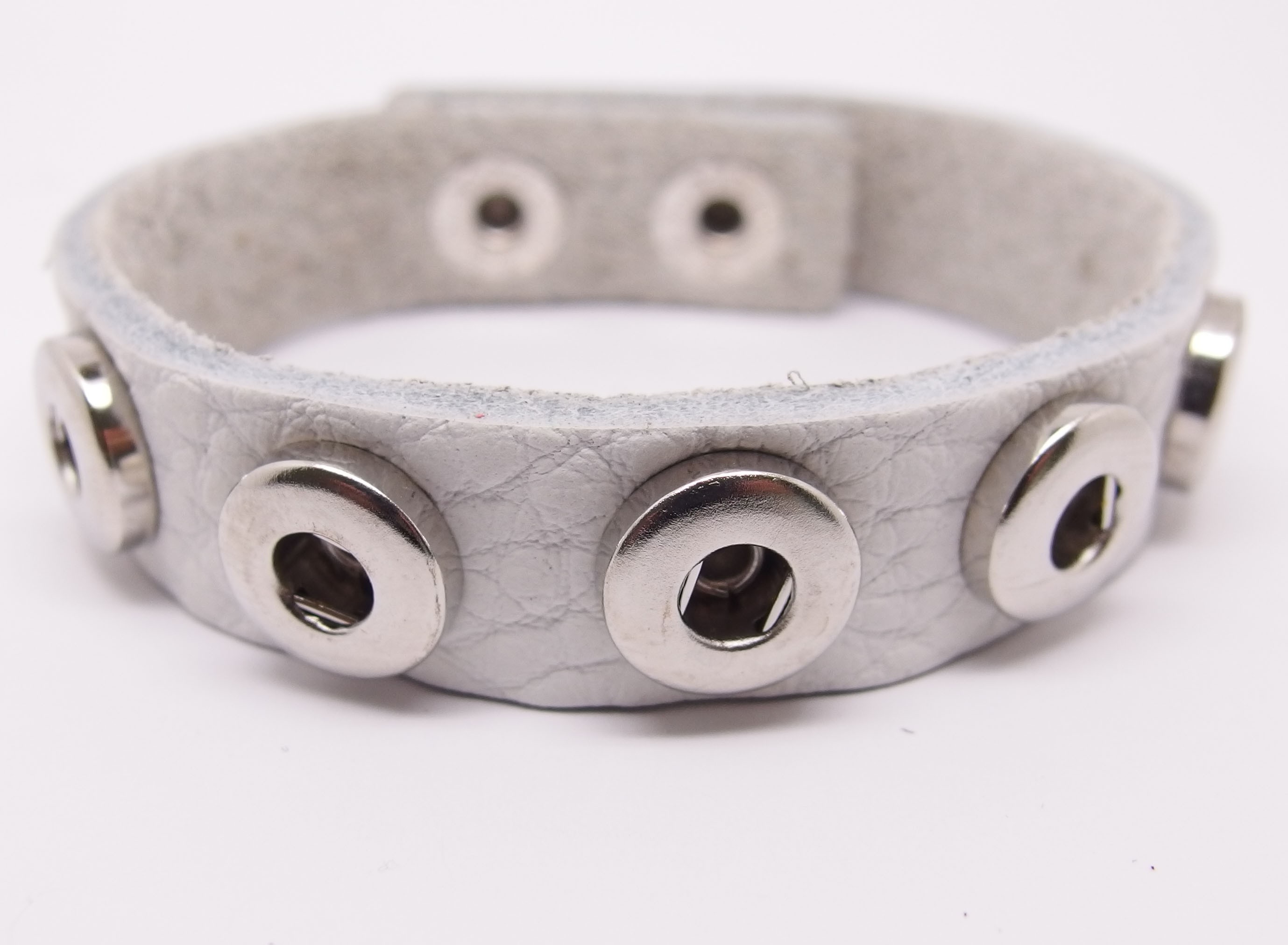         Artikel wurde gespeichert.  CHMA005a - Armbänder für 5 MINI Schmuckdruckknöpfe weich weiss