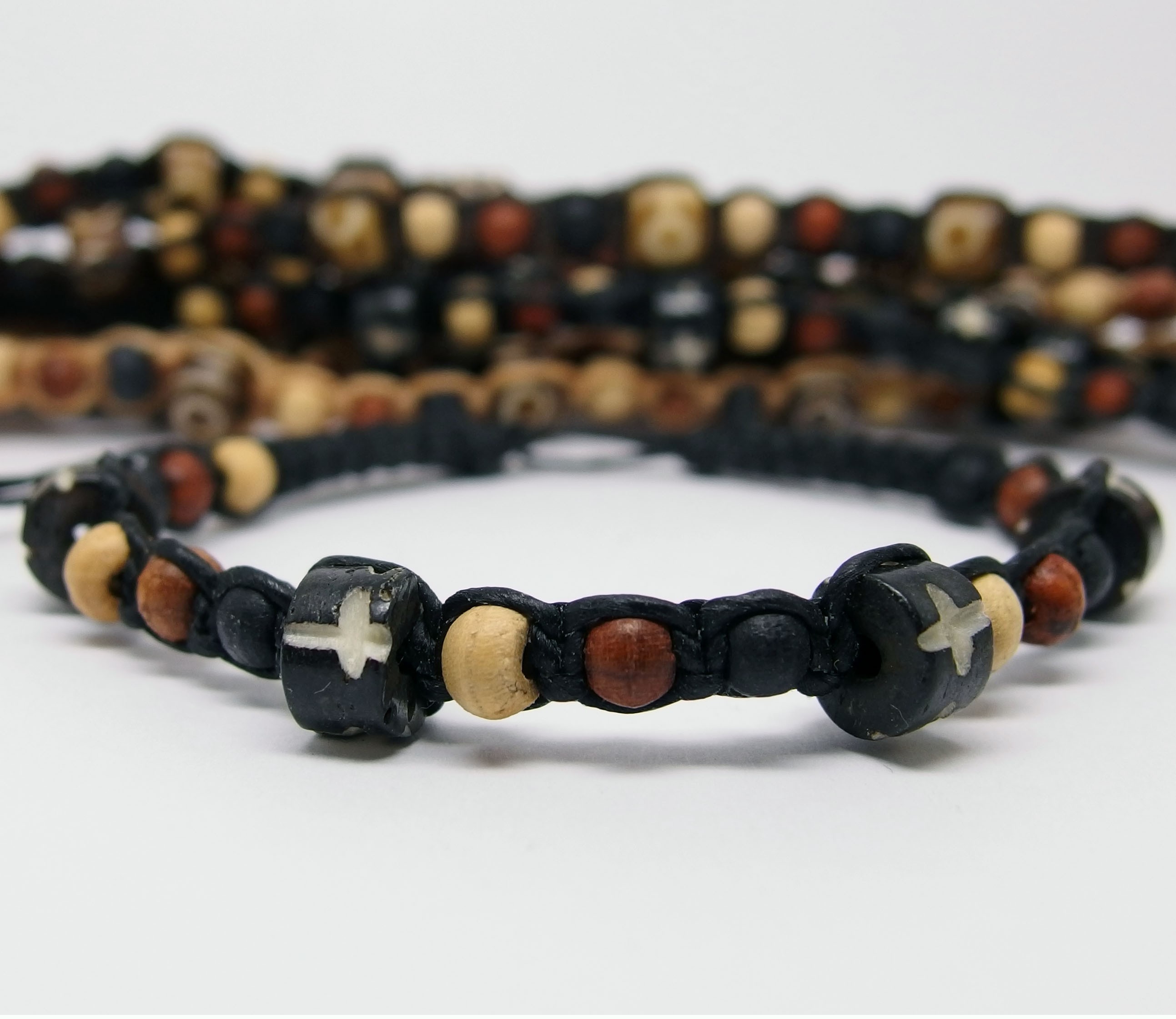 AB041 - Armbänder Makramee Knochen u. Holzperlen