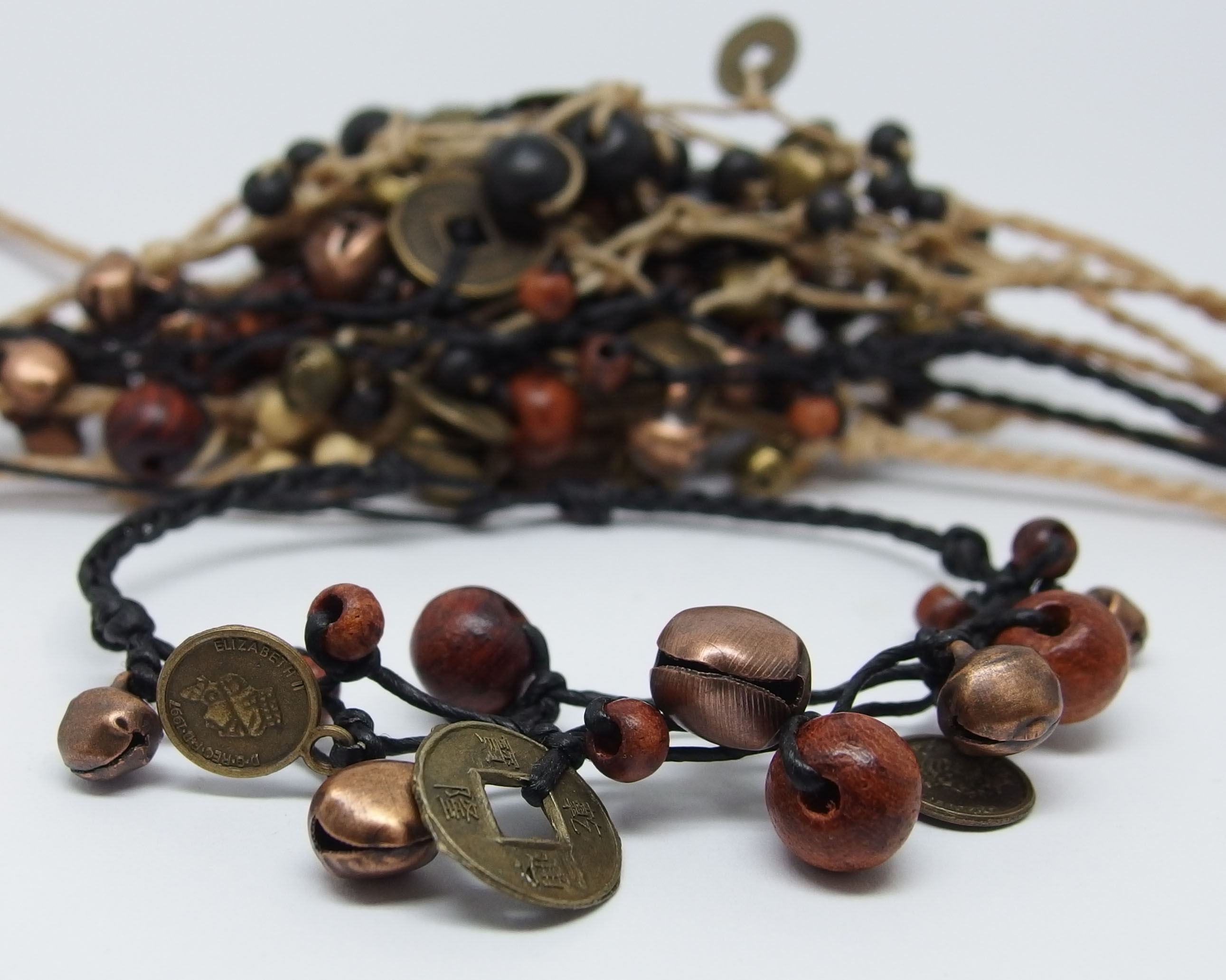 AB046 - Armbänder Makramee Chinesische Münzen m.Glöckchen