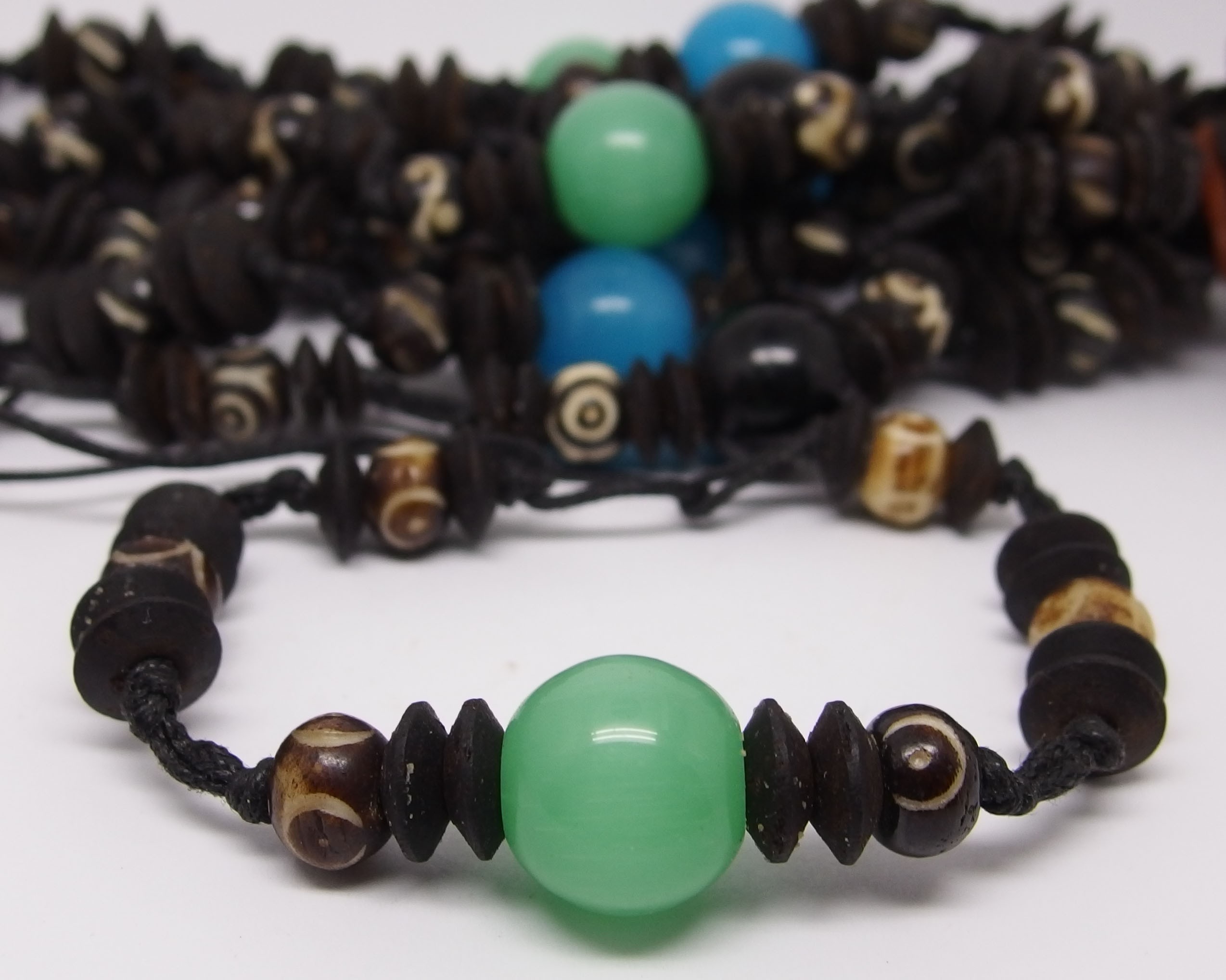 AB052 - Armbänder Makramee kleine Blümchenperlen a. Glas