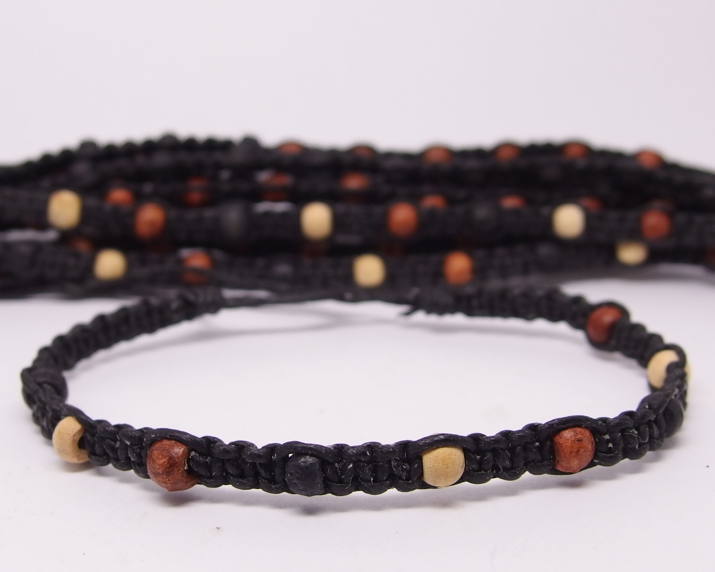 AB080 - Armbänder Makramee Holzperlen schmal