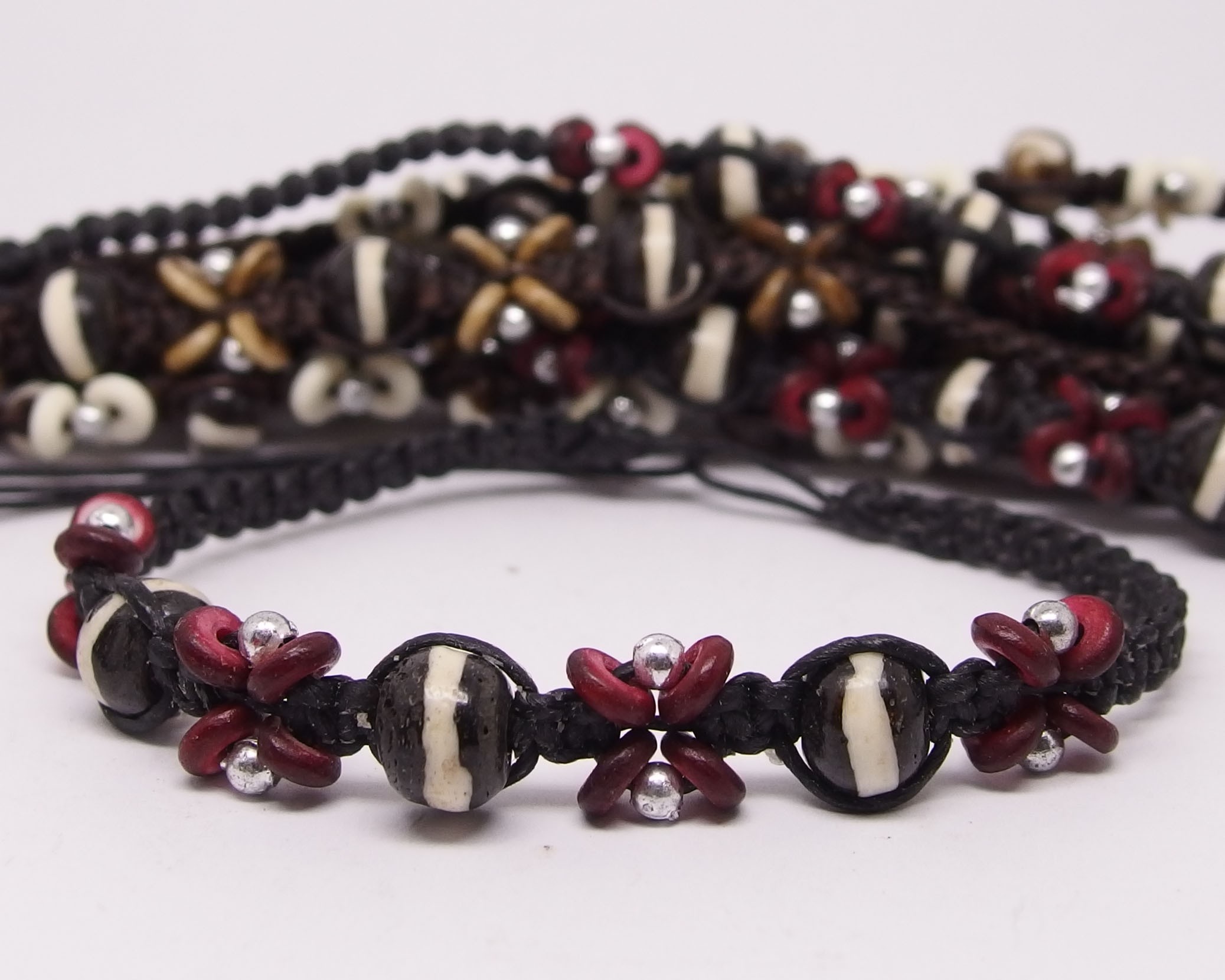  AB069 - Armbänder Makramee kl. Blümchen natur