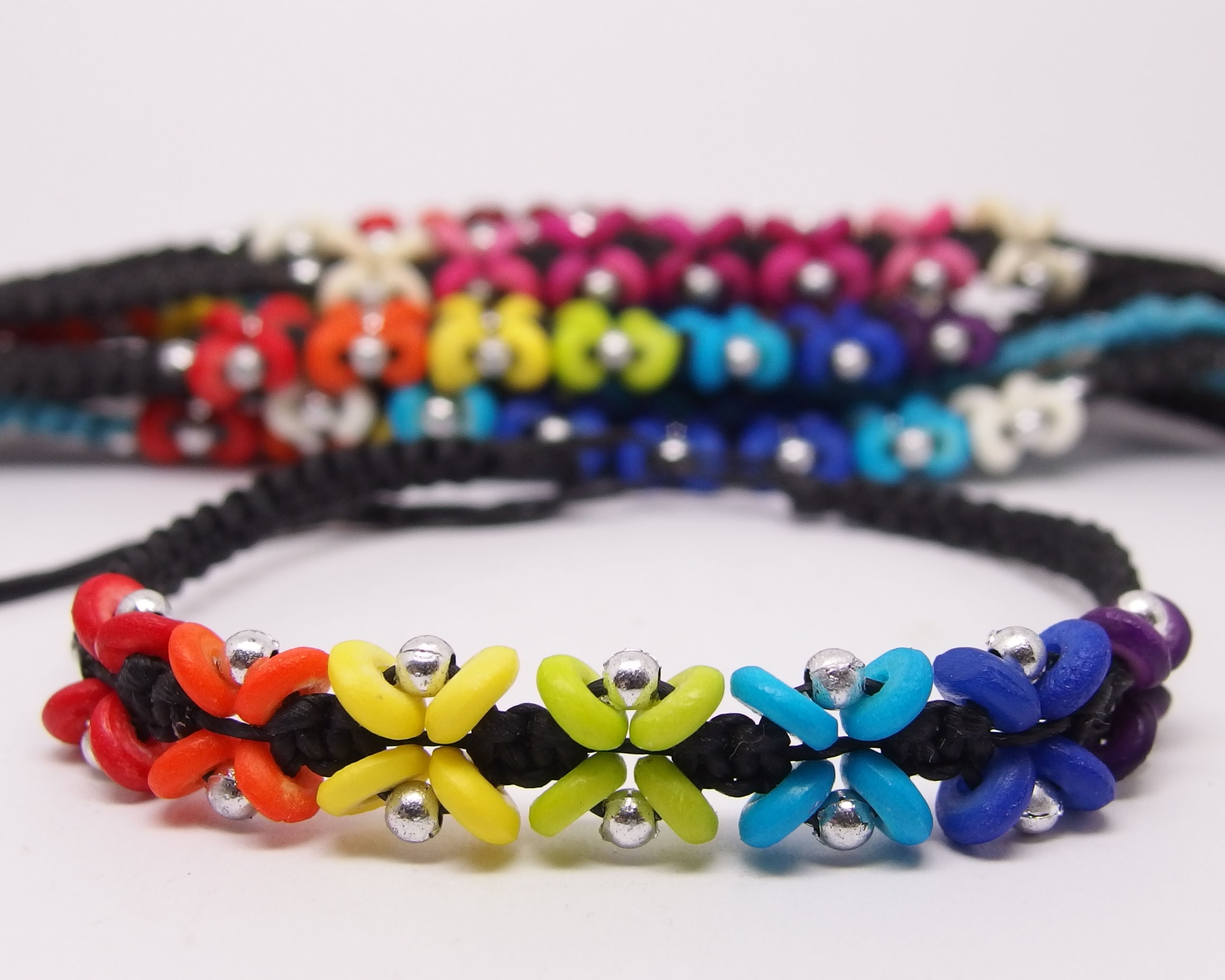 AB075 - Armbänder Makramee kl. Blümchen rainbow