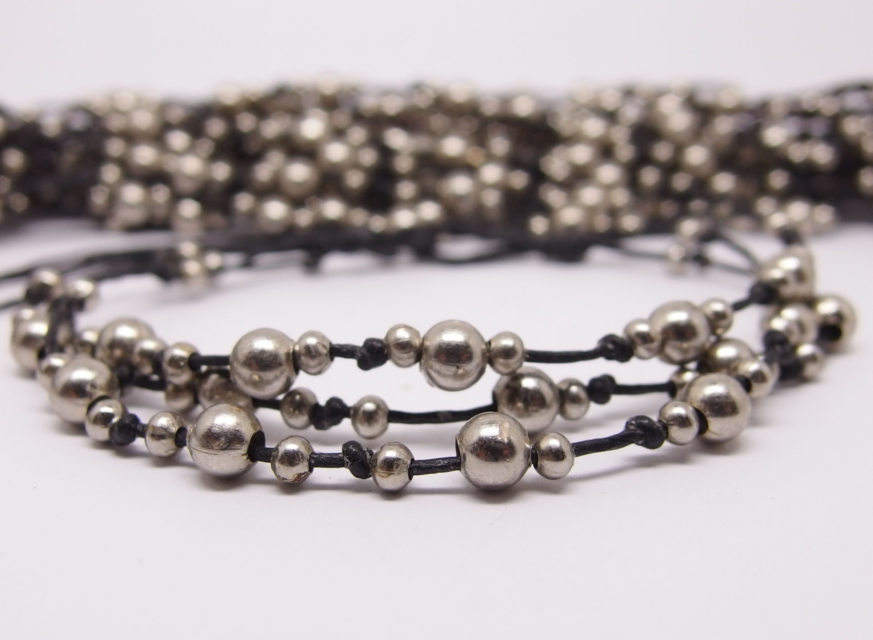 AB082 - Armbänder Makramee 3 reihig Metallperlen