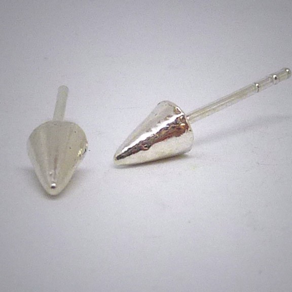 OS207 Ohrstecker aus Silber - Spike plain