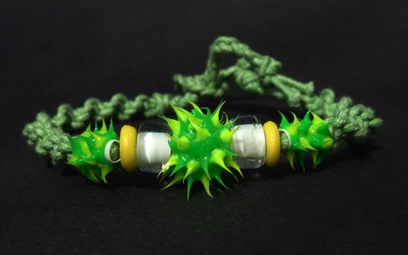 UVA002_4 UV Armbänder aus Makramee (grün)