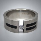 STR074 Ringe aus Edelstahl durchbrochen m. 1 Stein u. schwarzen streifen