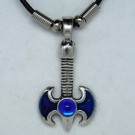 MK063 Ketten Doppelaxt blau mit Stein