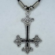 MK051 Ketten Kreuz verkert schwarz